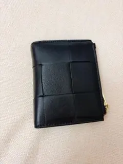 【美品】本革　２つ折り財布 イントレチャート黒(ファスナー金色) 高見え