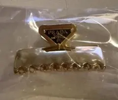 PRADA ゴールド ヘアクリップ　ノベルティのサムネイル