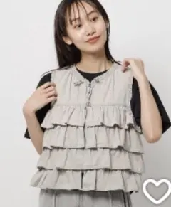 ニコアンド　フリルティアードベスト