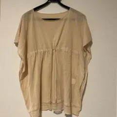 ドローストリング付きクリーム色半袖ニット