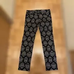 ダマスク柄デニムパンツ