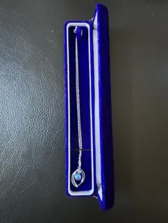 青い真珠のシルバーペンダントネックレス