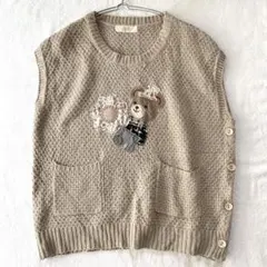 【浅草】ニットベスト くまワッペン サイドボタン クルーネック ポケット有 F
