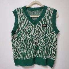 ニットベスト　緑　ゼブラ　グリーン　総柄　アニマル