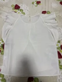 【極美品】フリルスリーブ ブラウス ホワイト 半袖　リボンのサムネイル