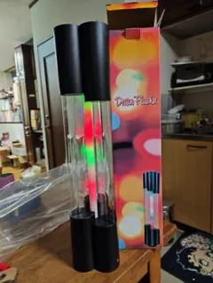 「Dream Flasher」は、ビンテージの魚雷型テーブルランプ