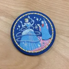 ディズニー　キャラクター 刺繍缶バッジ　シンデレラ