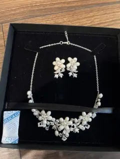 パールとクリスタルのブライダルアクセサリーセット