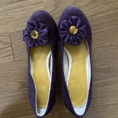 COCUE 紫 花飾り付きパンプスのサムネイル