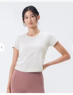 SUKALA淡いクリーム色 Lサイズ Tシャツ 新品