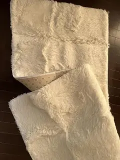 ホワイトラグ ８０✖️200