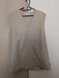 TABLET hotel ベージュ Vネック ノースリーブ　ベスト　ジレ