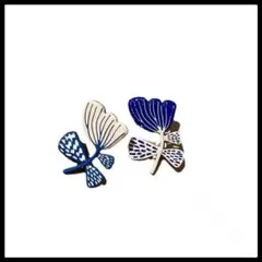 【新品】青と白の花モチーフピアス