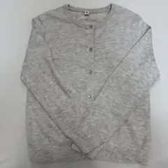 ユニクロ　グレー ボタン付きカーディガン 140