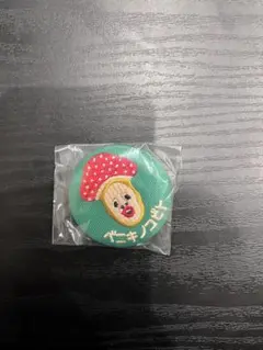 こびとづかん刺繍缶バッジ　ベニキノコビト