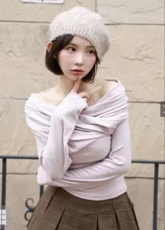 オフショルダー長袖トップス アイボリー　使い回ししやすい