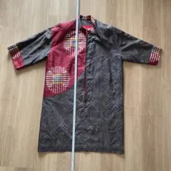 大島紬模様のグレーと赤の七分袖チュニック