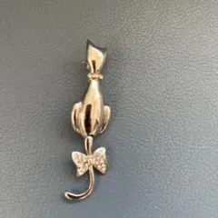 猫の形状ブローチ ストーン付き