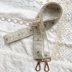 【ꫛꫀꪝ】インド刺繍リボン♡ショルダーストラップ ハート柄（くすみグリーン）