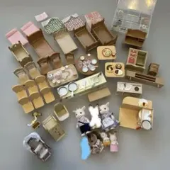 シルバニアファミリー人形&小物まとめ売り 家具ベッドテーブル椅子キッチンセット