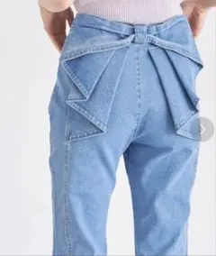 美品　tocco closet バックリボン デニムパンツ Mサイズのサムネイル
