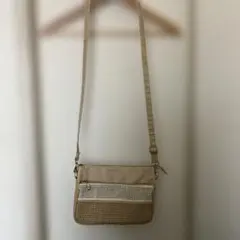 スタッズ付きショルダーバッグ