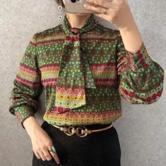 ヴィンテージ 昭和レトロ 古着 パターン柄ボウタイブラウス 緑系 レトロポップのサムネイル