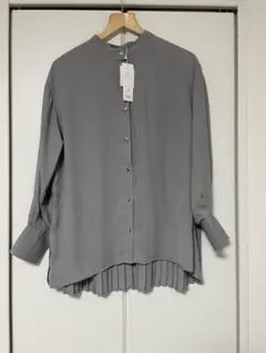 ♡新品未使用 タグ付き グレー プリーツデザイン 長袖シャツ フリーサイズ♡