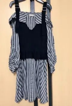 axes femme POETIC／ビスチェドッキングオフショルシャツワンピ