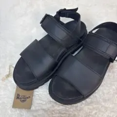 Dr. Martens 黒サンダル ストラップ付きVOSSのサムネイル