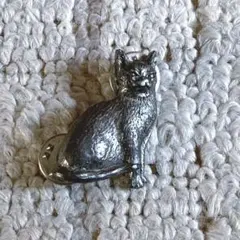 ブローチ　猫　銀色　ピンタイプ