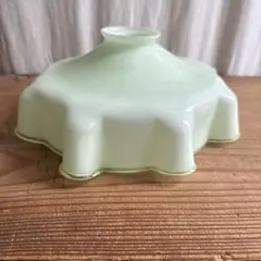 骨董 時代ガラス 化粧品瓶 練りガラス 淡黄色小瓶 蓋無し 小傷有