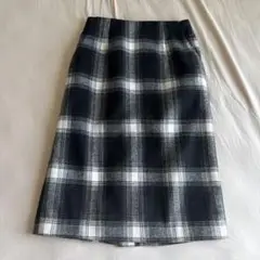 黒と白のチェック柄 膝丈スカート