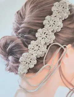 かぎ針編みのお花モチーフ繋ぎヘアーバンド　ホワイトグレー