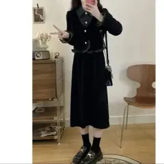 黒いフリル付き長袖シャツとスカートセット