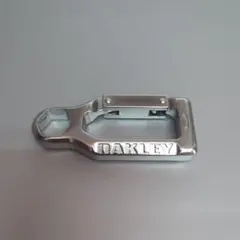 OAKLEY ESSENTIAL KEY CARABINER SILVERのサムネイル