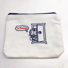 ⭐️ドラえもん　ポーチ　コスメポーチ　ホワイト