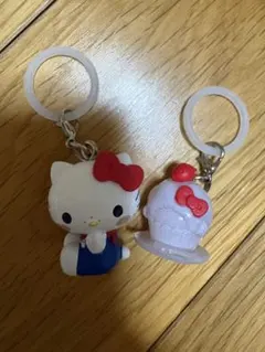 ハローキティー　モンチッチ　めじるしアクセサリー