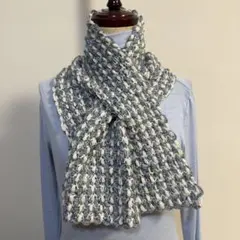 グレーとホワイトのニットミニマフラー