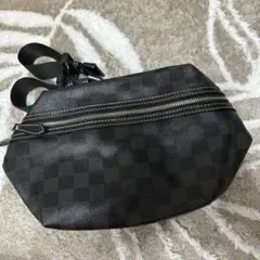 ブラックダミエボディバッグ