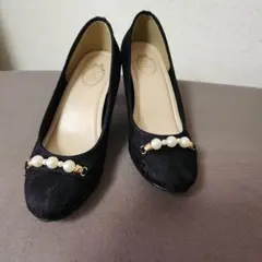 ブラックレースパンプス パール装飾付き