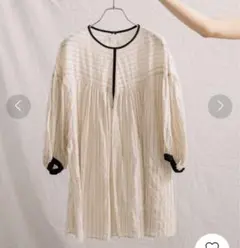 極美品 ■ Liyoca シャーリングブラウス
