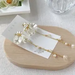 「花びら×パールの揺れるイヤリング／ピアス＊大人可愛いアクセサリー」　ロング