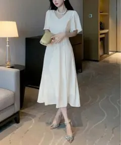 アイボリー Vネック Aライン 半袖ワンピース