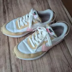 NIKE WMNS WAFFLE DEBUT ホワイト ベージュ スニーカー