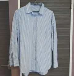 GU　ジーユー　青と白のストライプ長袖オーバーサイズシャツ