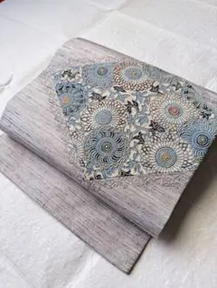 【未使用　お仕立て上り】　正絹　名古屋帯　紬地　型染めに相良刺繍　華唐草