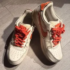 NIKE エアフォース1 スニーカー ホワイト×オレンジ 27センチのサムネイル