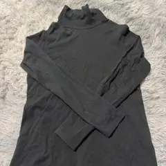 ユニクロ ハイネック Tシャツ 黒 ブラック
