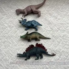 美品　恐竜フィギュア　4体セット